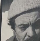 Portræt af Helge Jacobsen i strikhue
